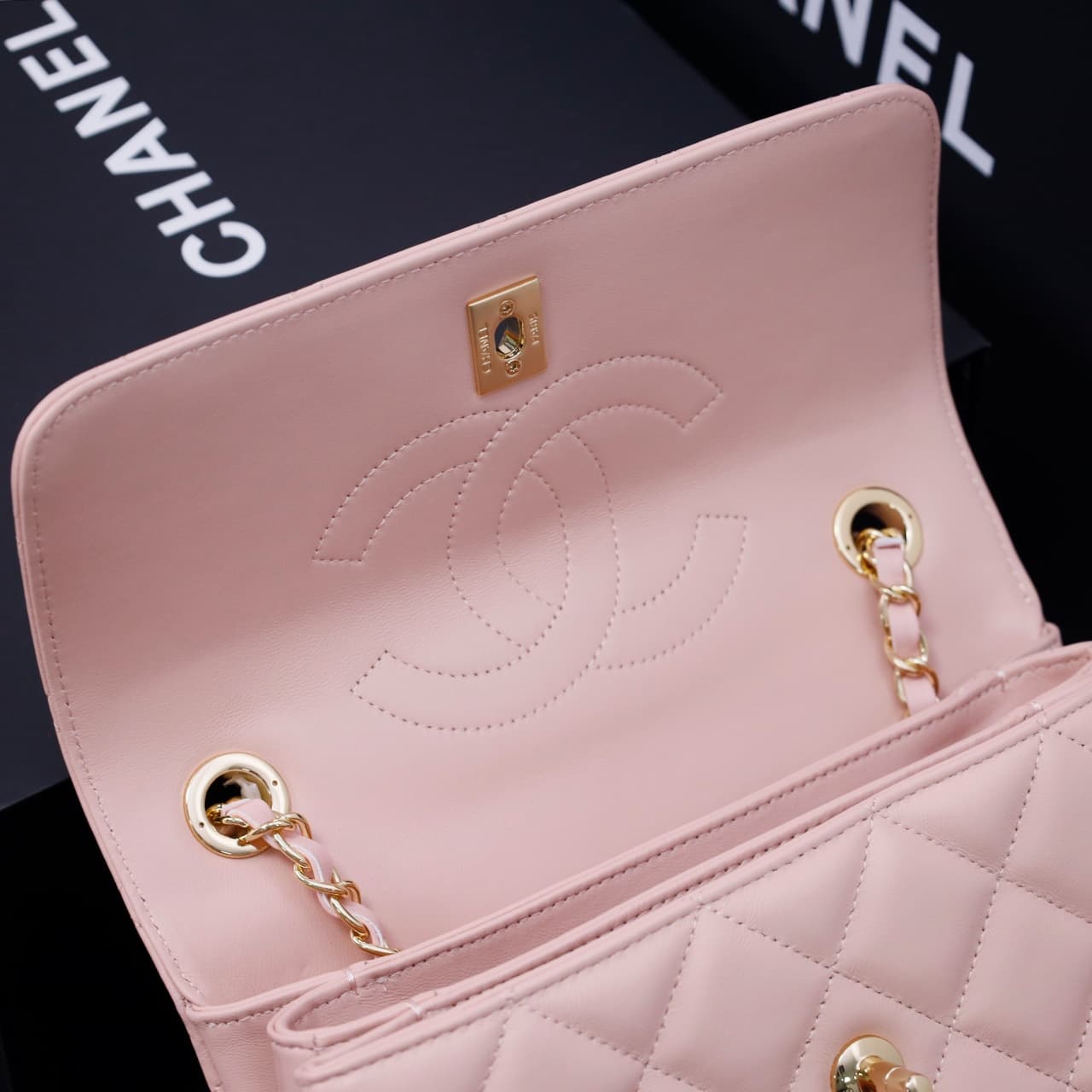 Chanel SMALL FLAP BAG Lambskin LB22785 (5)