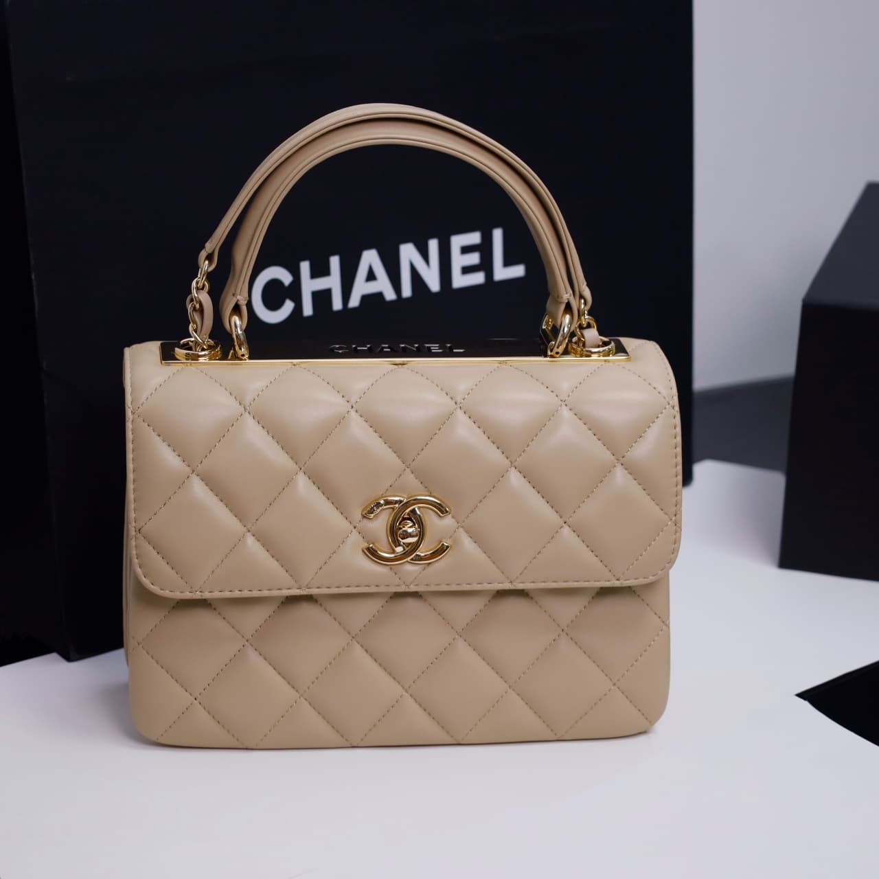 Chanel SMALL FLAP BAG Lambskin LB22786 (1)