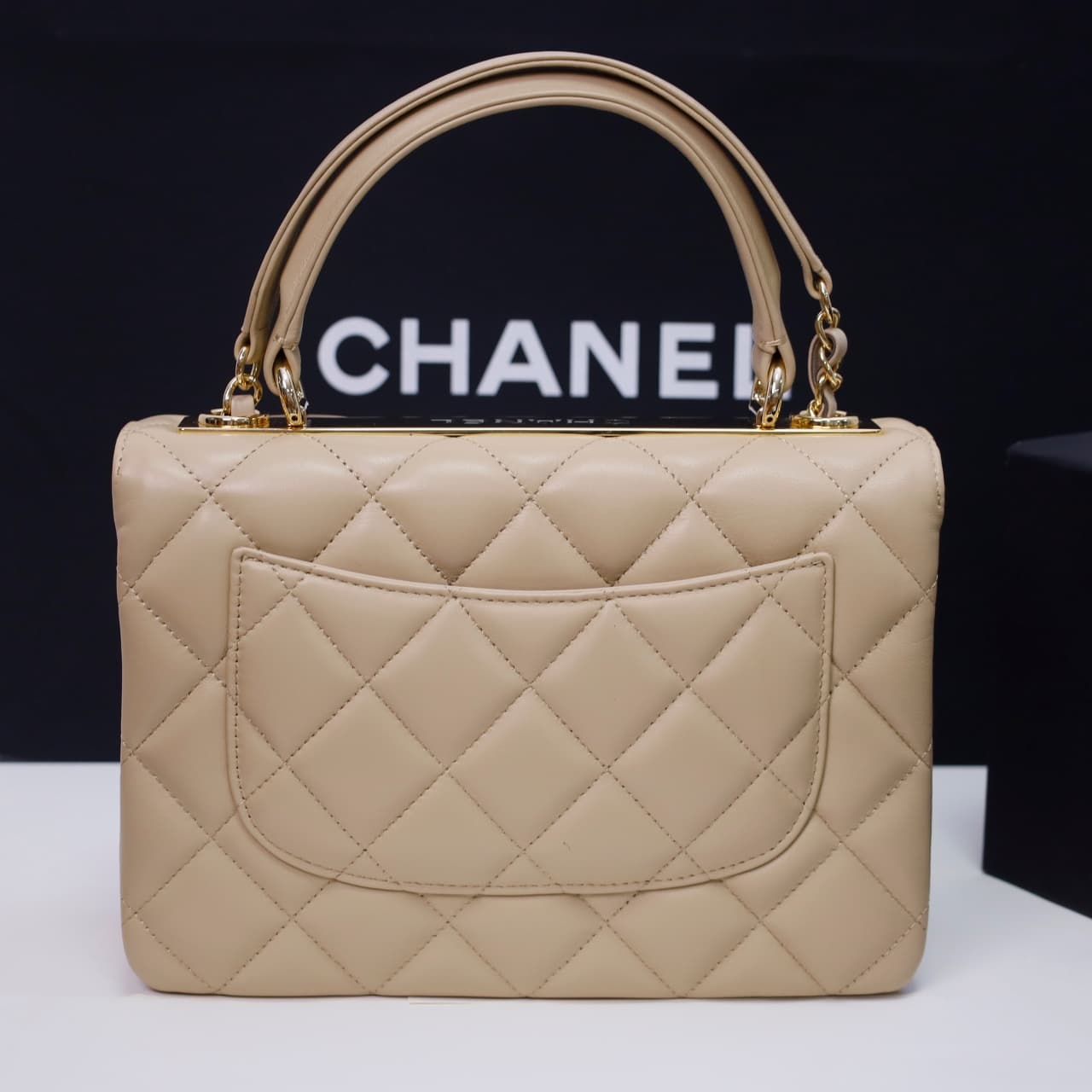 Chanel SMALL FLAP BAG Lambskin LB22786 (2)