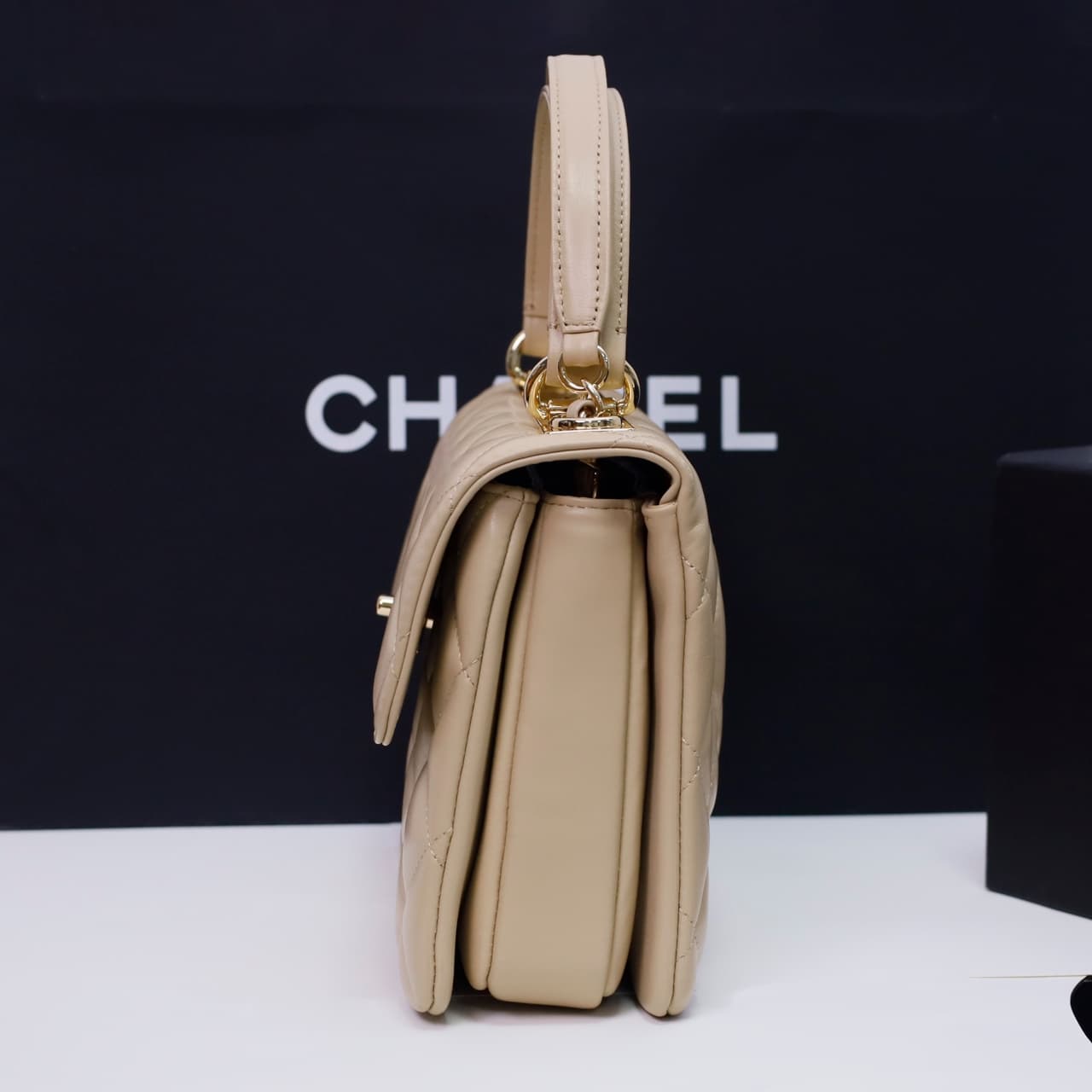 Chanel SMALL FLAP BAG Lambskin LB22786 (3)