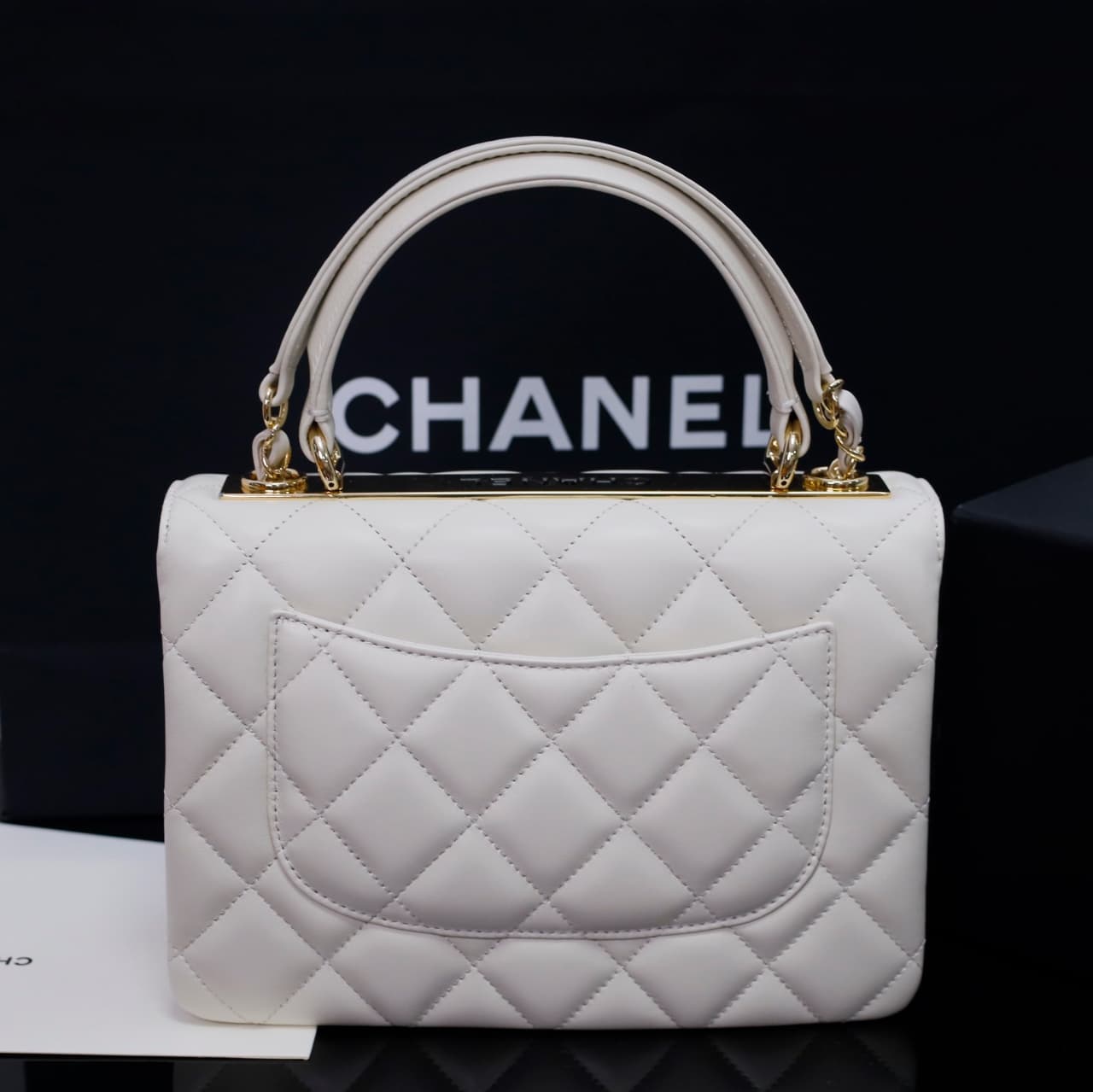 Chanel SMALL FLAP BAG Lambskin LB22787 (2)
