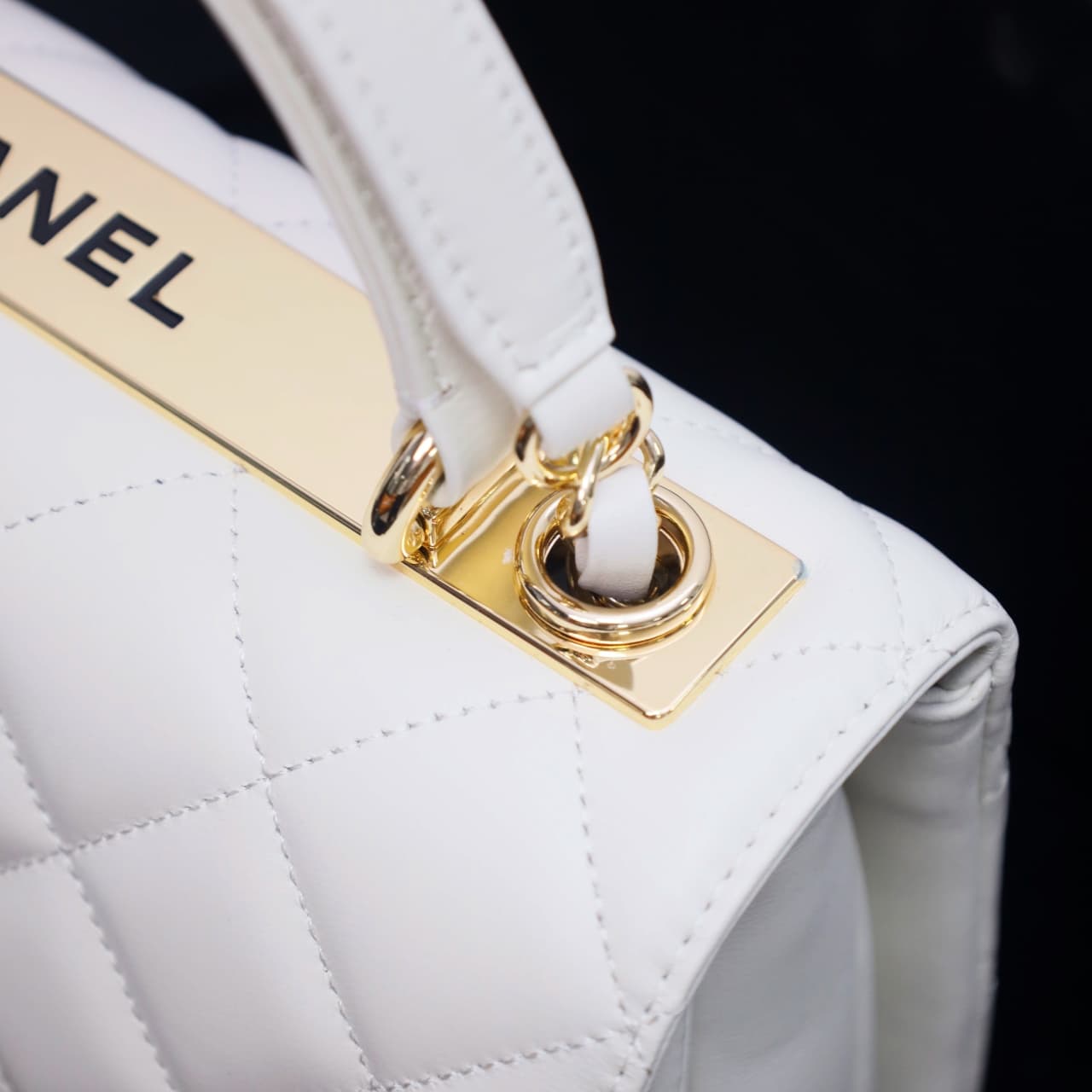 Chanel SMALL FLAP BAG Lambskin LB22787 (5)