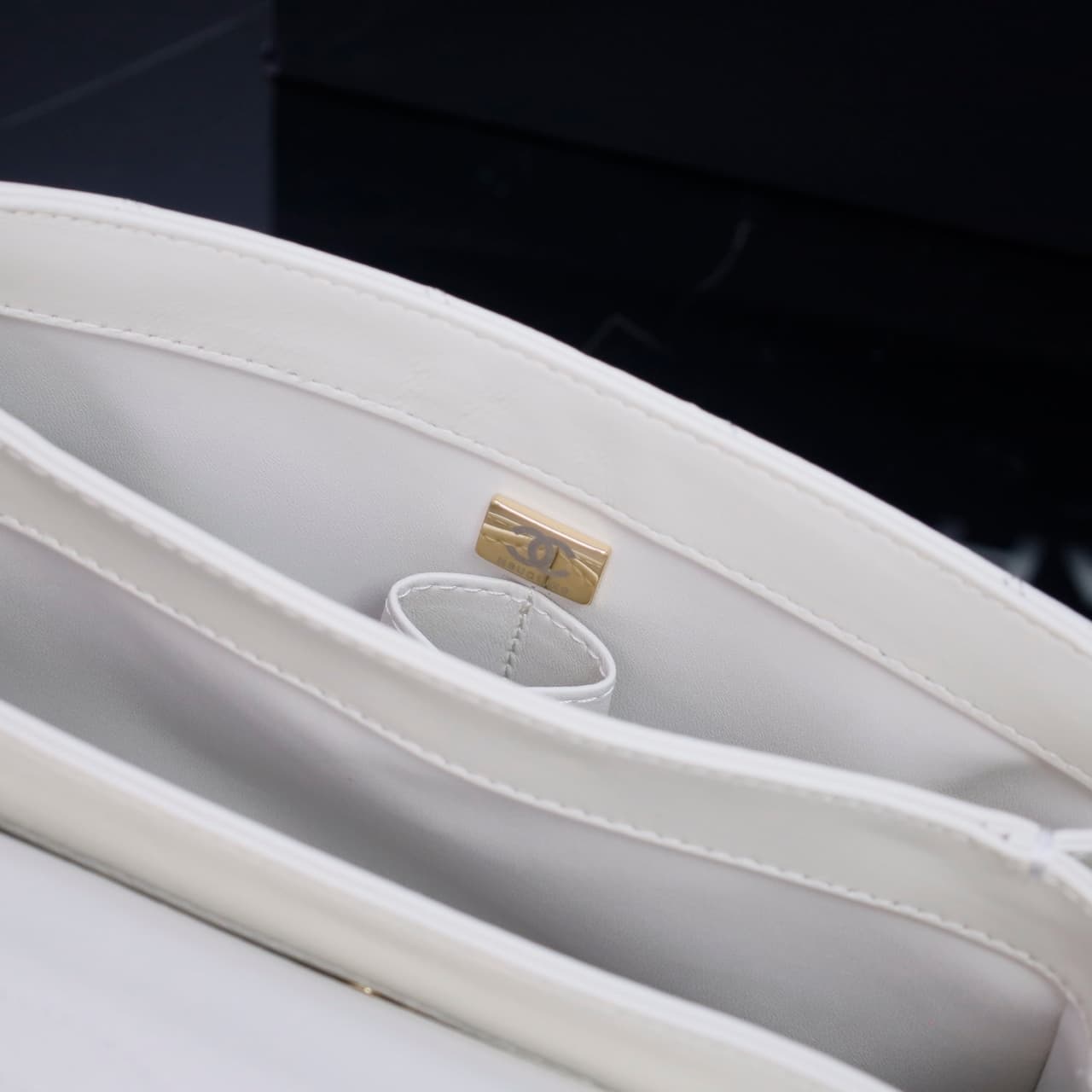 Chanel SMALL FLAP BAG Lambskin LB22787 (6)