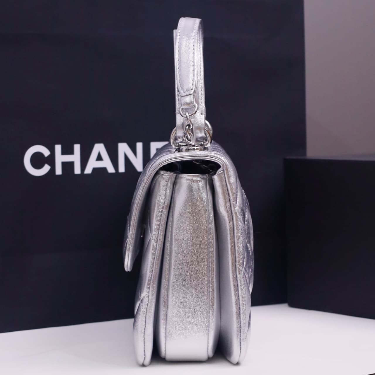 Chanel SMALL FLAP BAG Lambskin LB22790 (3)