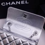 Chanel SMALL FLAP BAG Lambskin LB22790 (4)