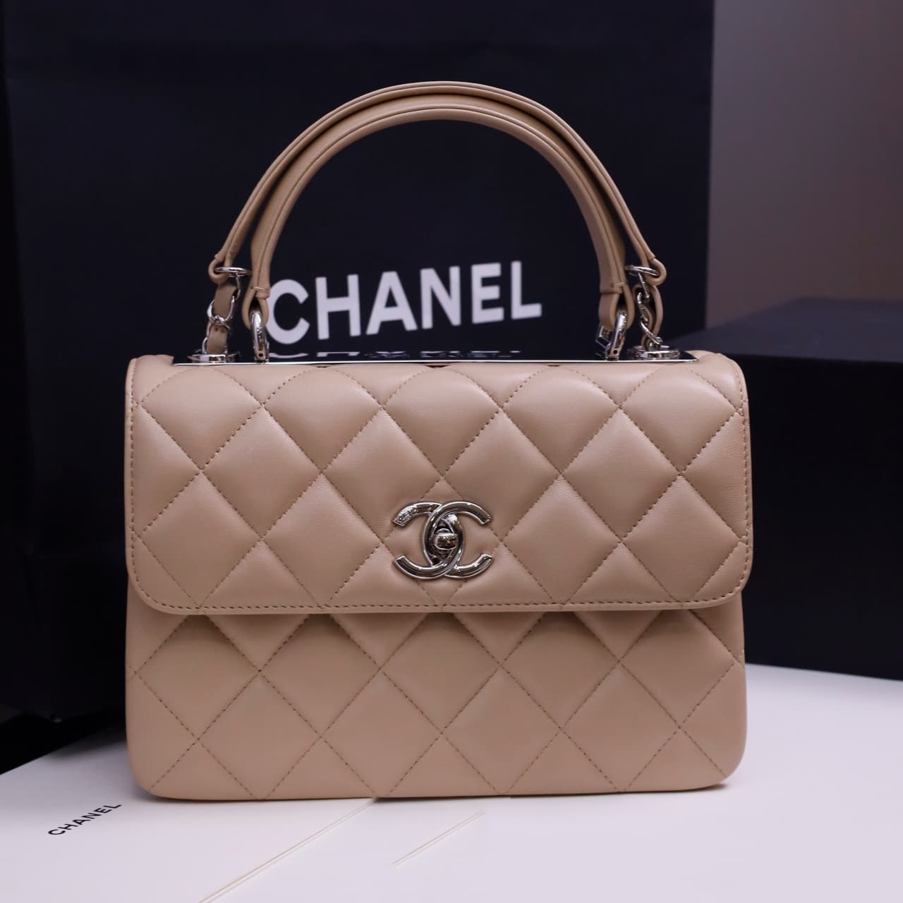 Chanel SMALL FLAP BAG Lambskin LB22796 (1)