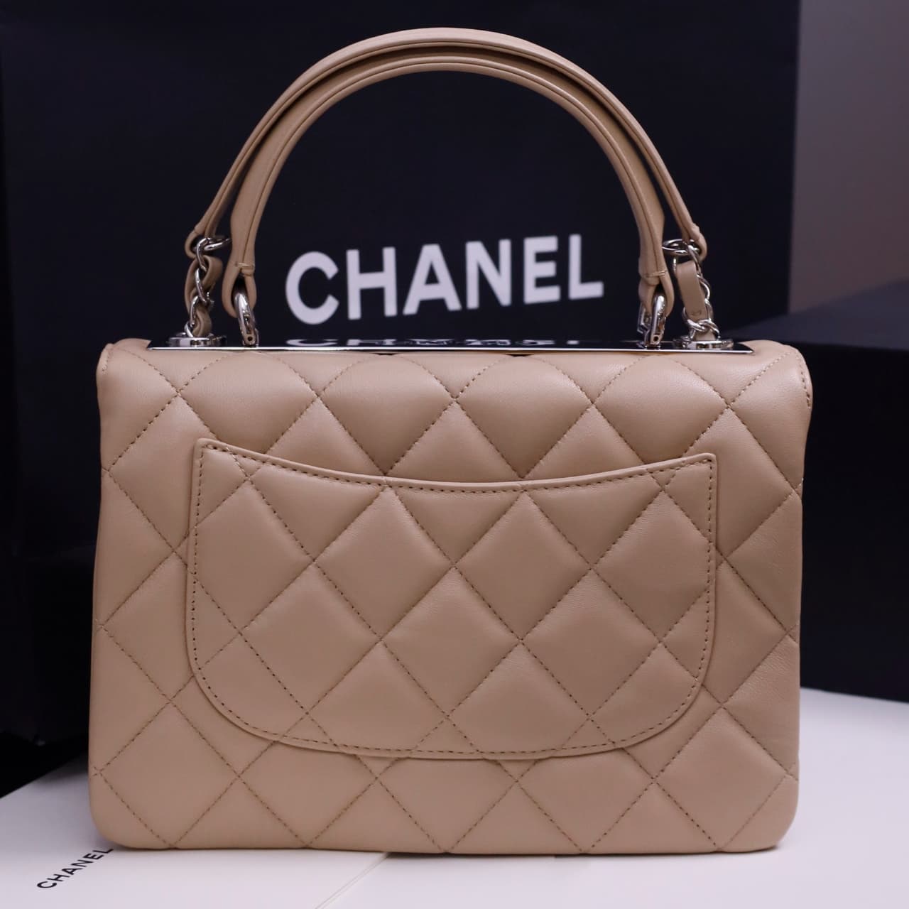 Chanel SMALL FLAP BAG Lambskin LB22796 (2)