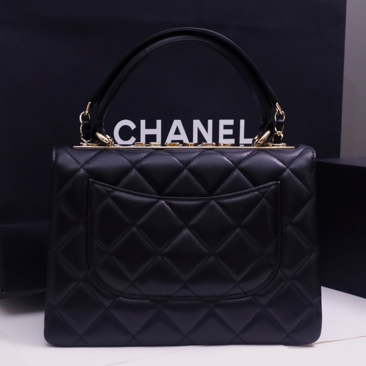 Chanel SMALL FLAP BAG Lambskin LB22829 (2)