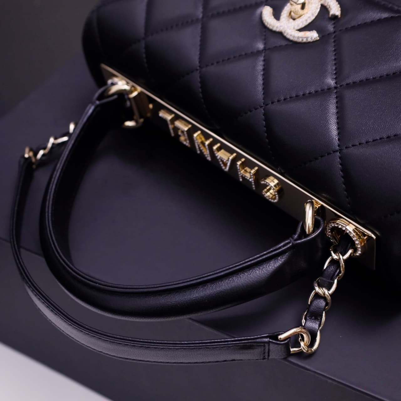 Chanel SMALL FLAP BAG Lambskin LB22829 (5)