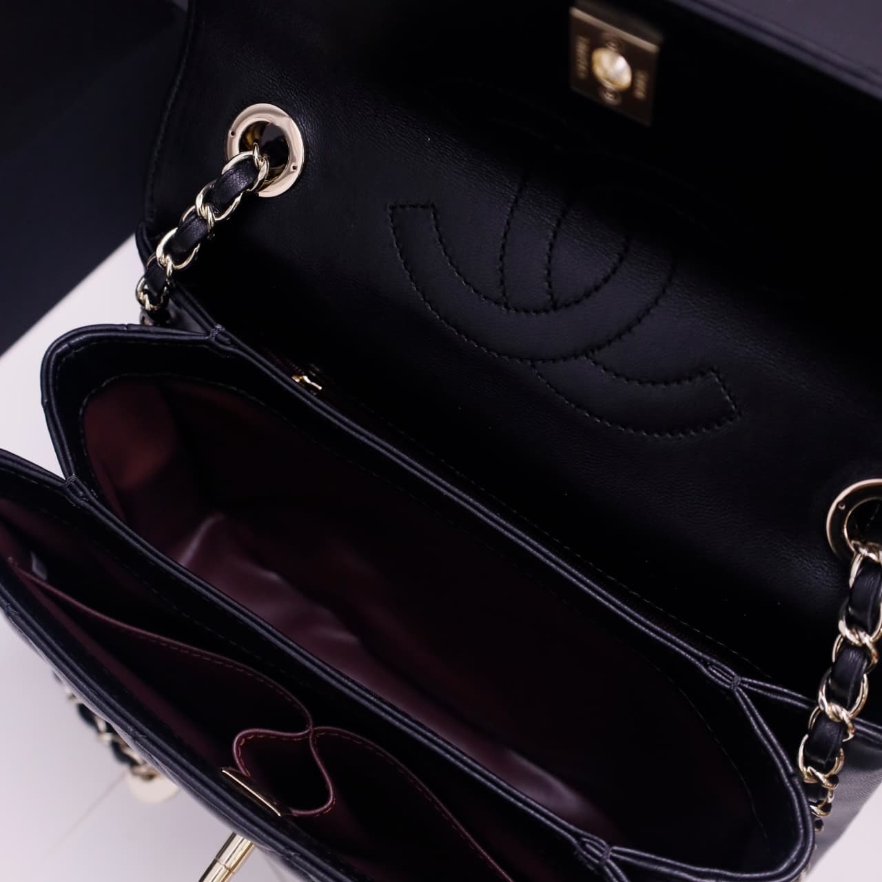 Chanel SMALL FLAP BAG Lambskin LB22829 (6)