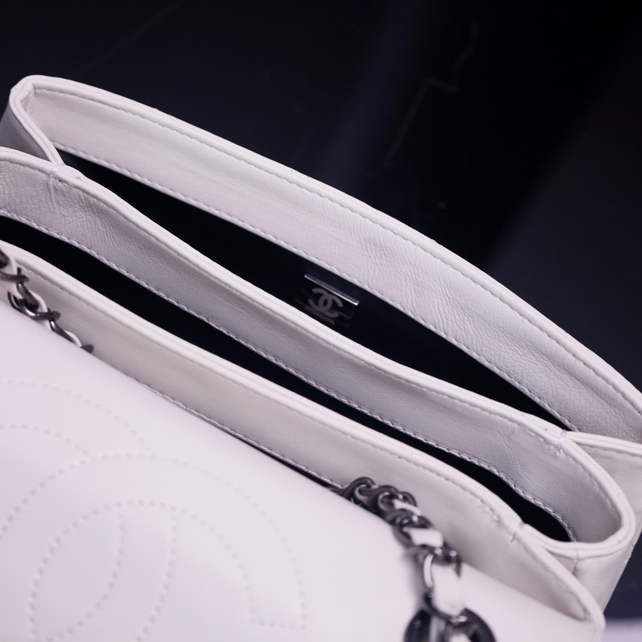 Chanel SMALL FLAP BAG Lambskin LB22830 (6)