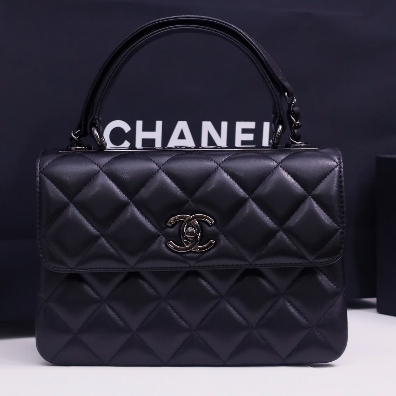 Chanel SMALL FLAP BAG Lambskin LB22831 (1)