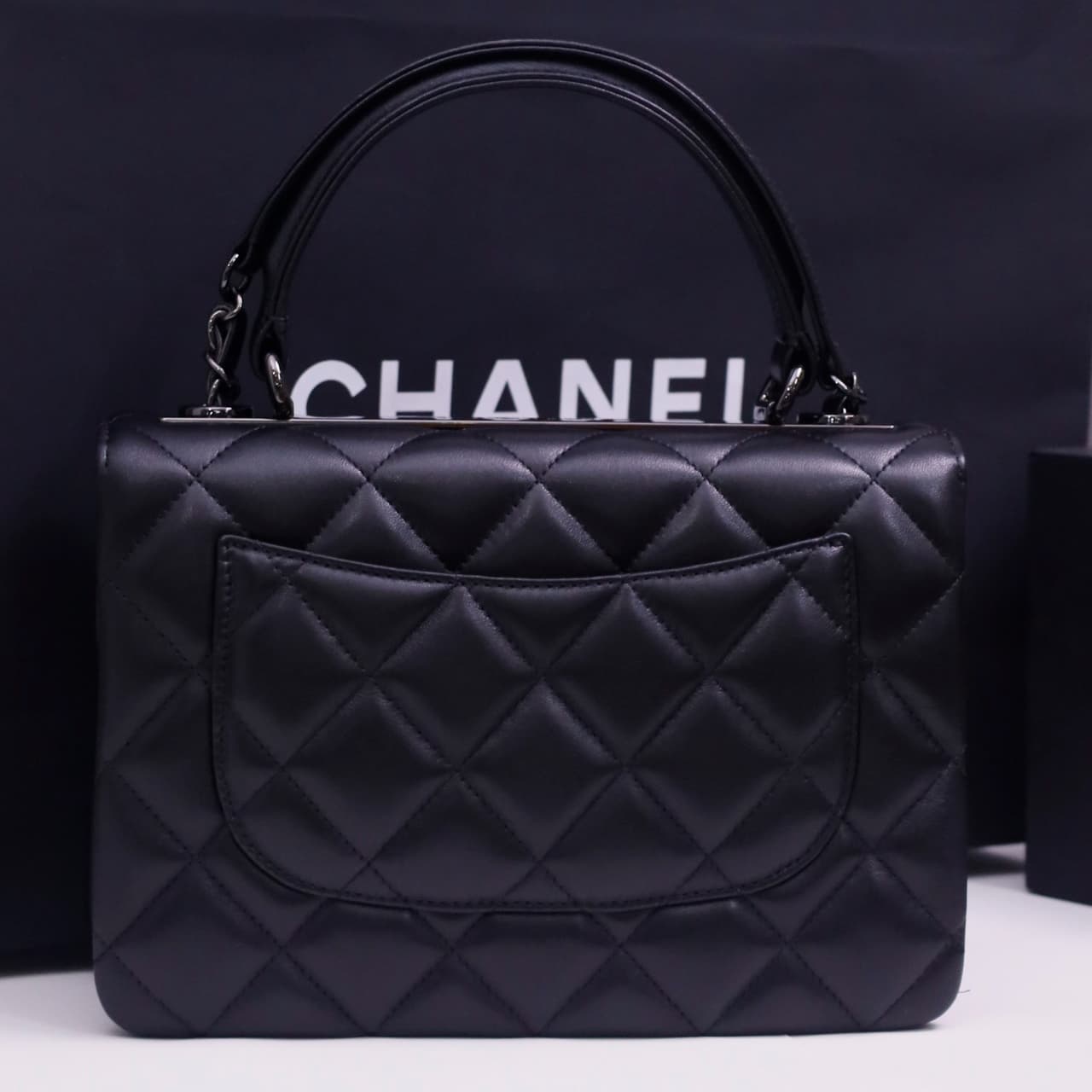 Chanel SMALL FLAP BAG Lambskin LB22831 (2)