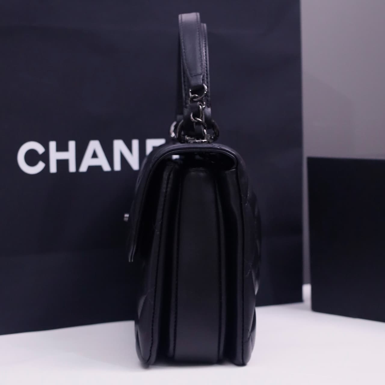 Chanel SMALL FLAP BAG Lambskin LB22831 (3)