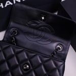 Chanel SMALL FLAP BAG Lambskin LB22831 (5)