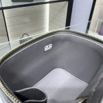 Chanel Small VANITY Lambskin LB14200 (4)