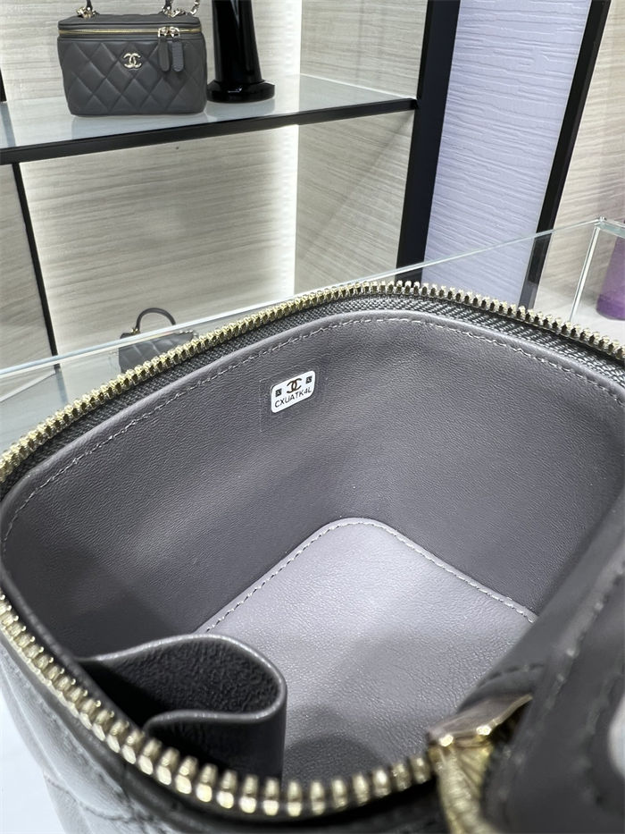 Chanel Small VANITY Lambskin LB14200 (4)