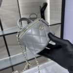 Chanel Small VANITY Lambskin LB14200 (6)