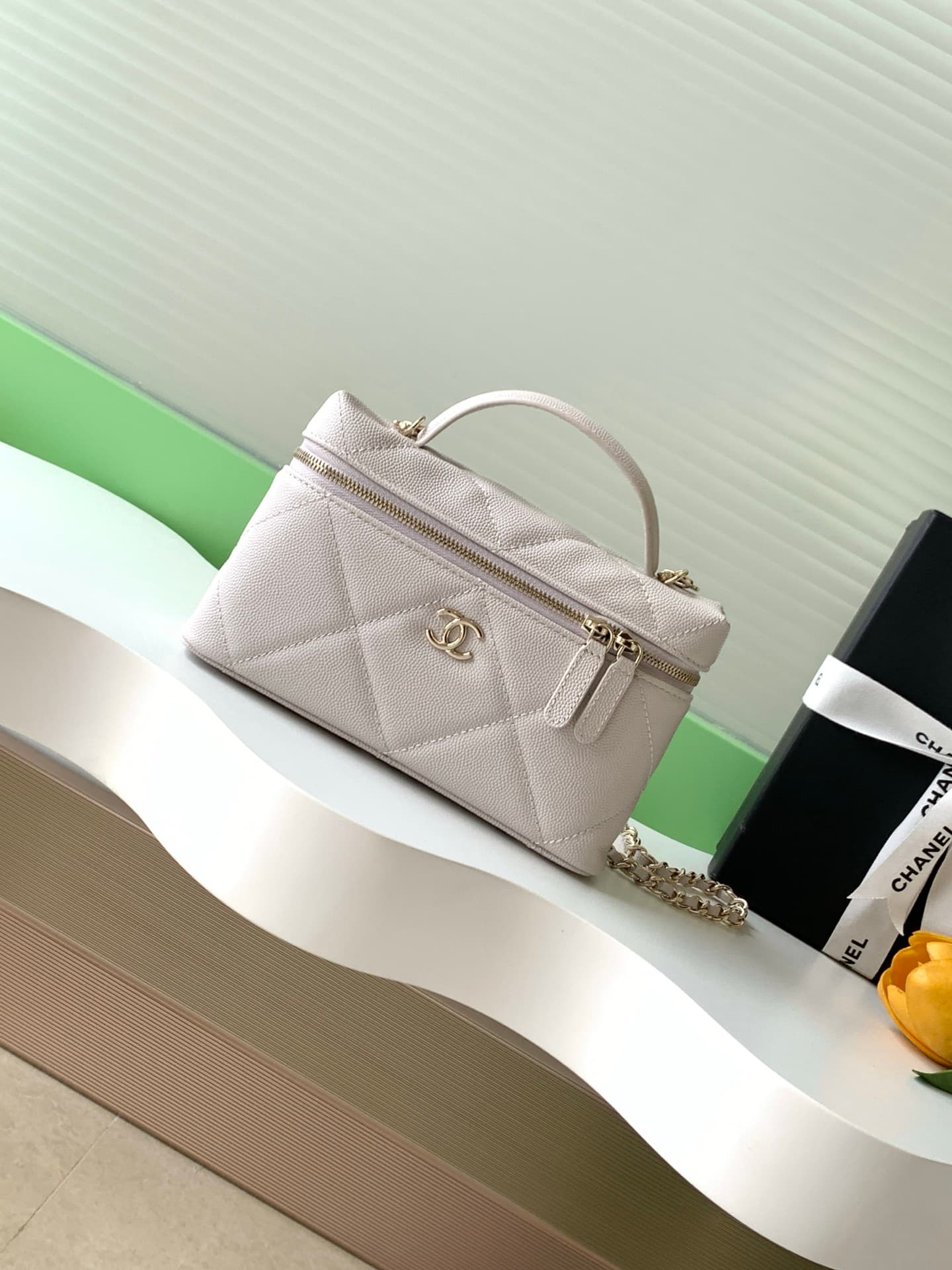 Chanel VANITY Grained Shiny Calfskin LB21731 (1)