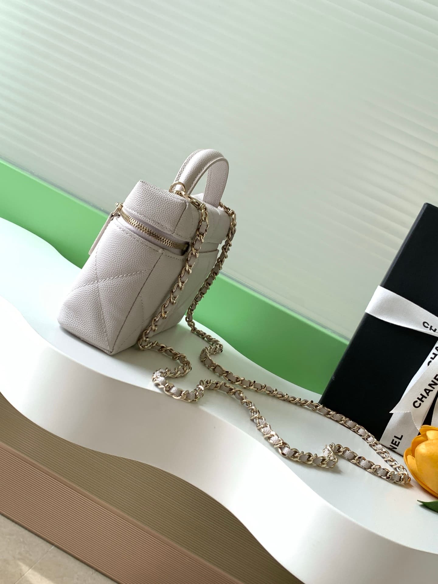 Chanel VANITY Grained Shiny Calfskin LB21731 (2)