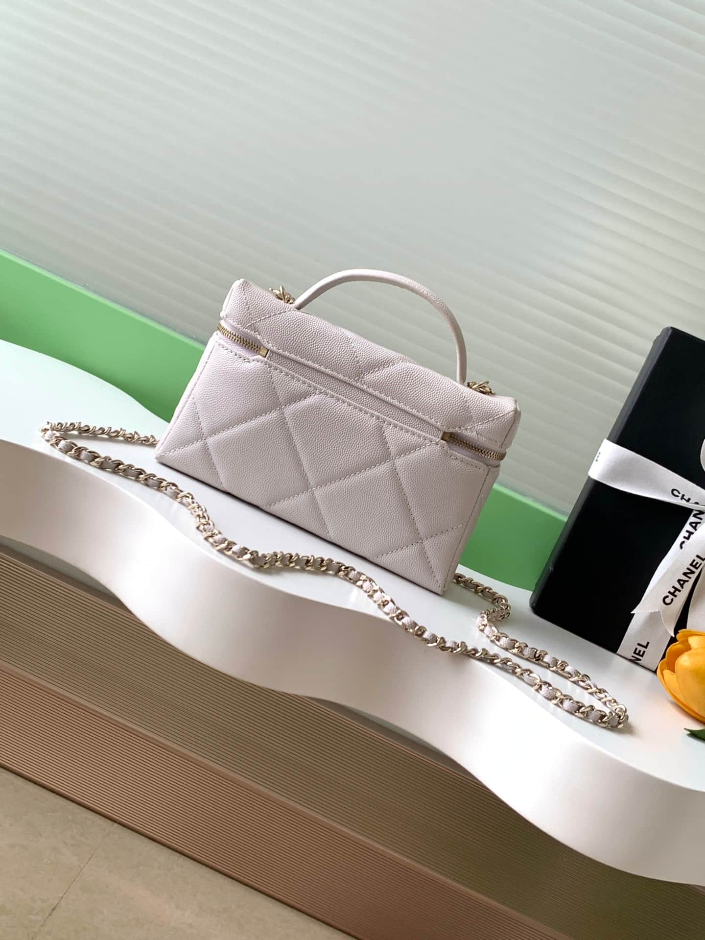 Chanel VANITY Grained Shiny Calfskin LB21731 (3)