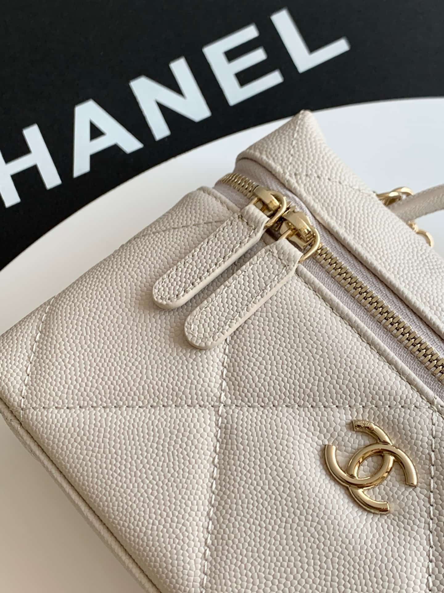 Chanel VANITY Grained Shiny Calfskin LB21731 (5)