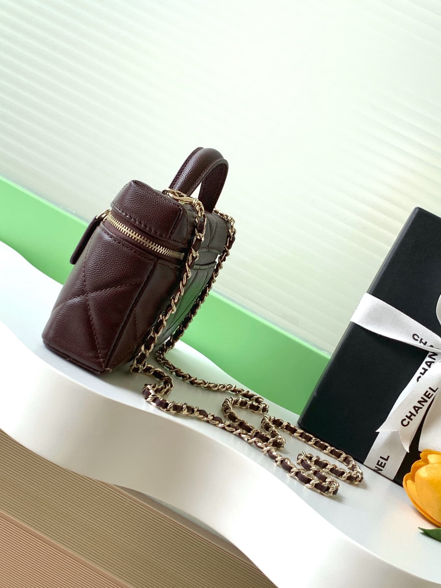 Chanel VANITY Grained Shiny Calfskin LB21732 (2)