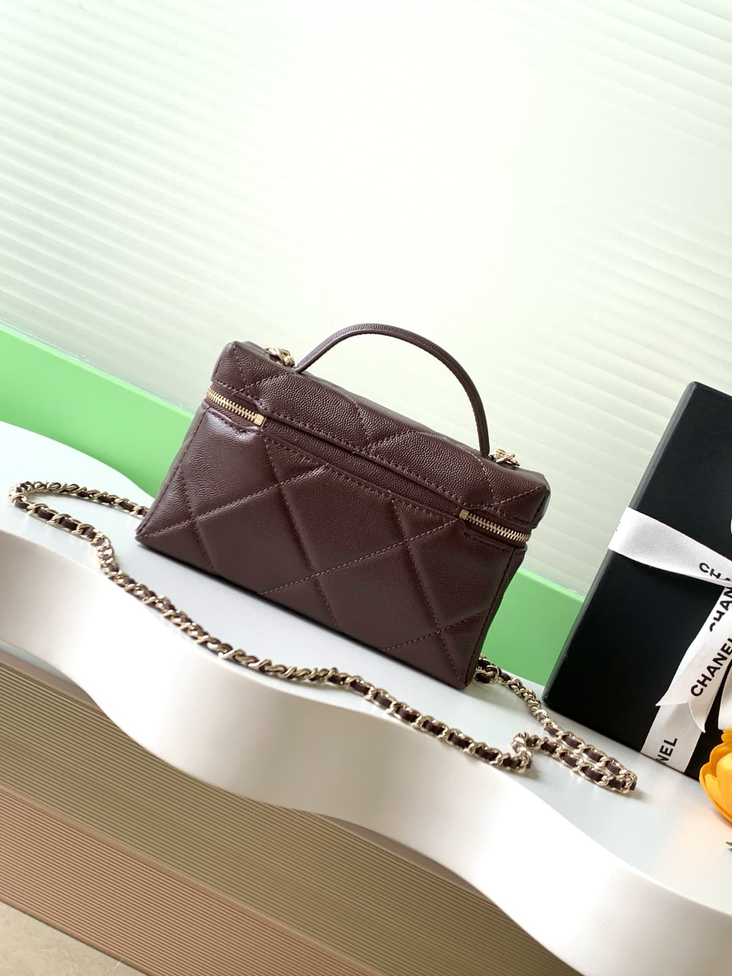 Chanel VANITY Grained Shiny Calfskin LB21732 (3)