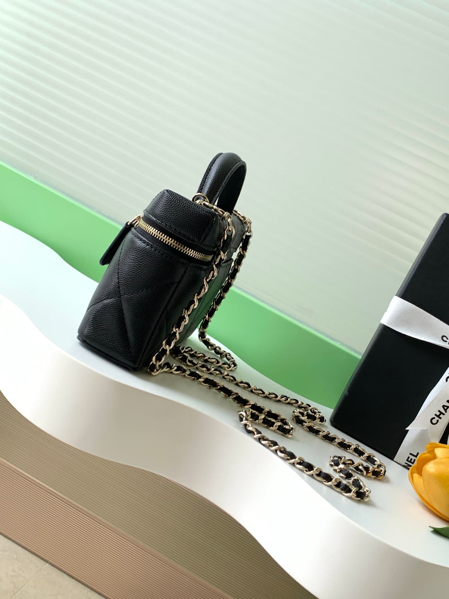 Chanel VANITY Grained Shiny Calfskin LB21733 (2)