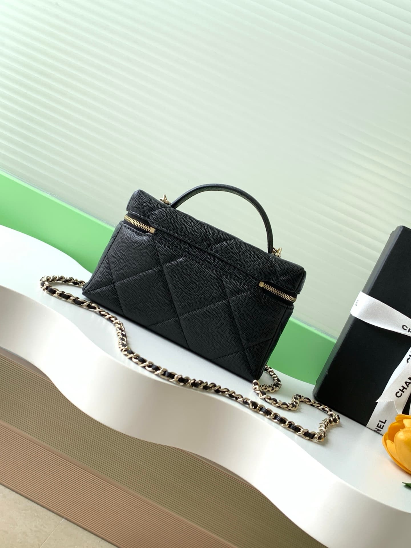 Chanel VANITY Grained Shiny Calfskin LB21733 (3)