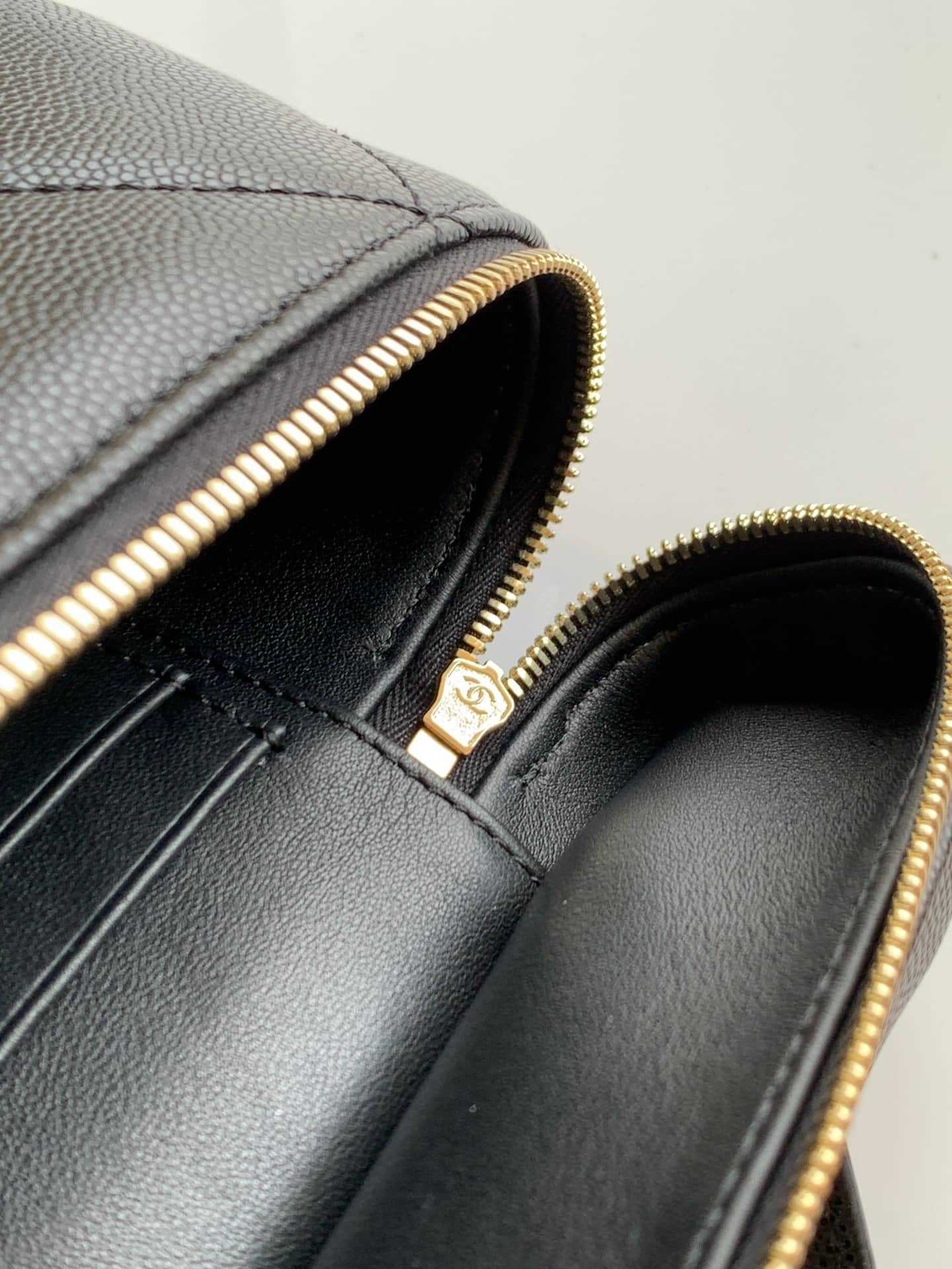 Chanel VANITY Grained Shiny Calfskin LB21733 (5)