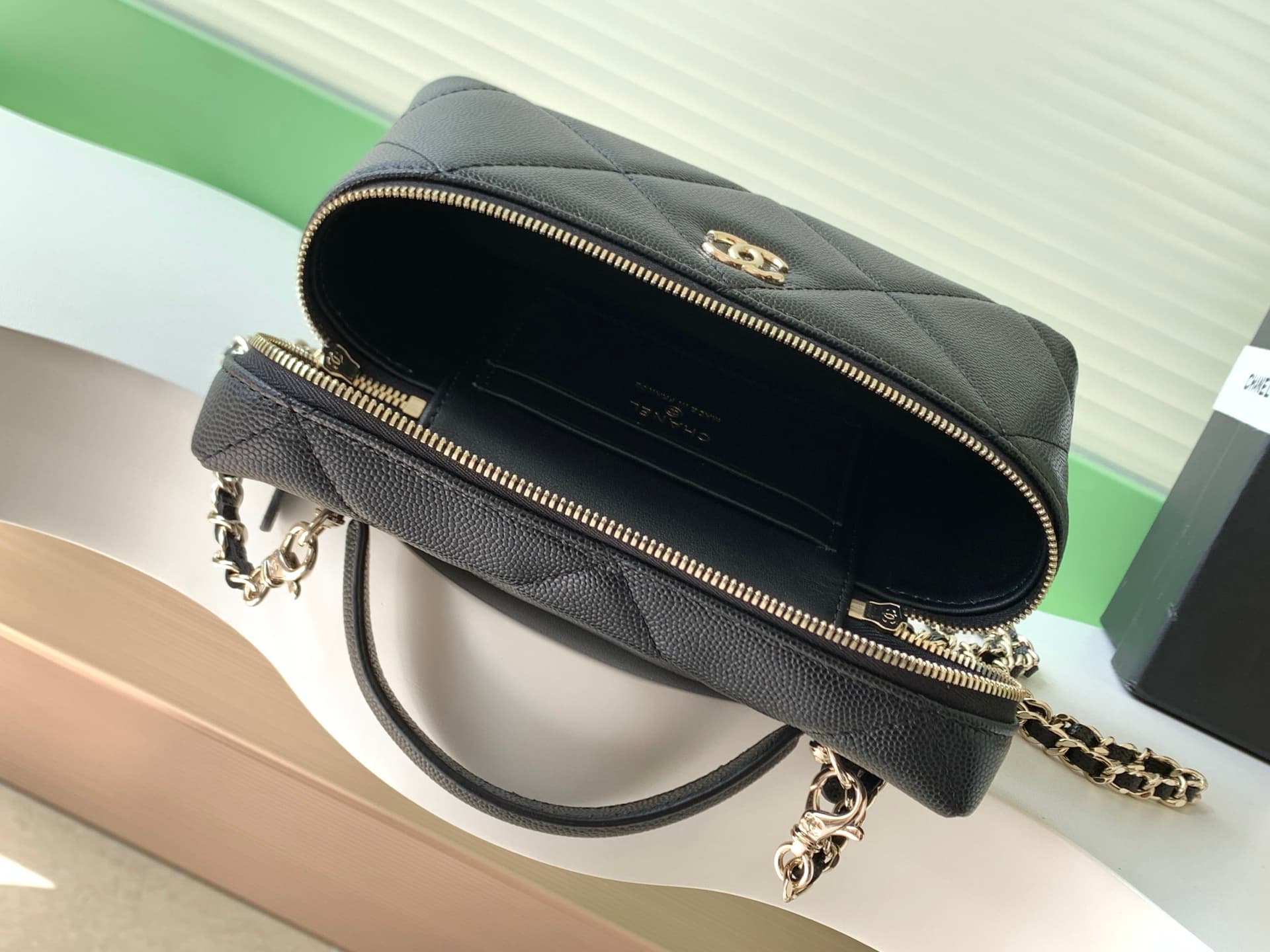 Chanel VANITY Grained Shiny Calfskin LB21733 (6)