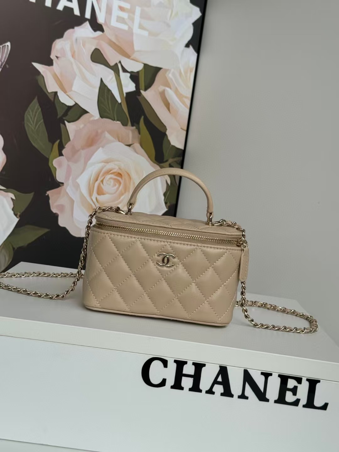 Chanel VANITY Lambskin LB14882 (1)