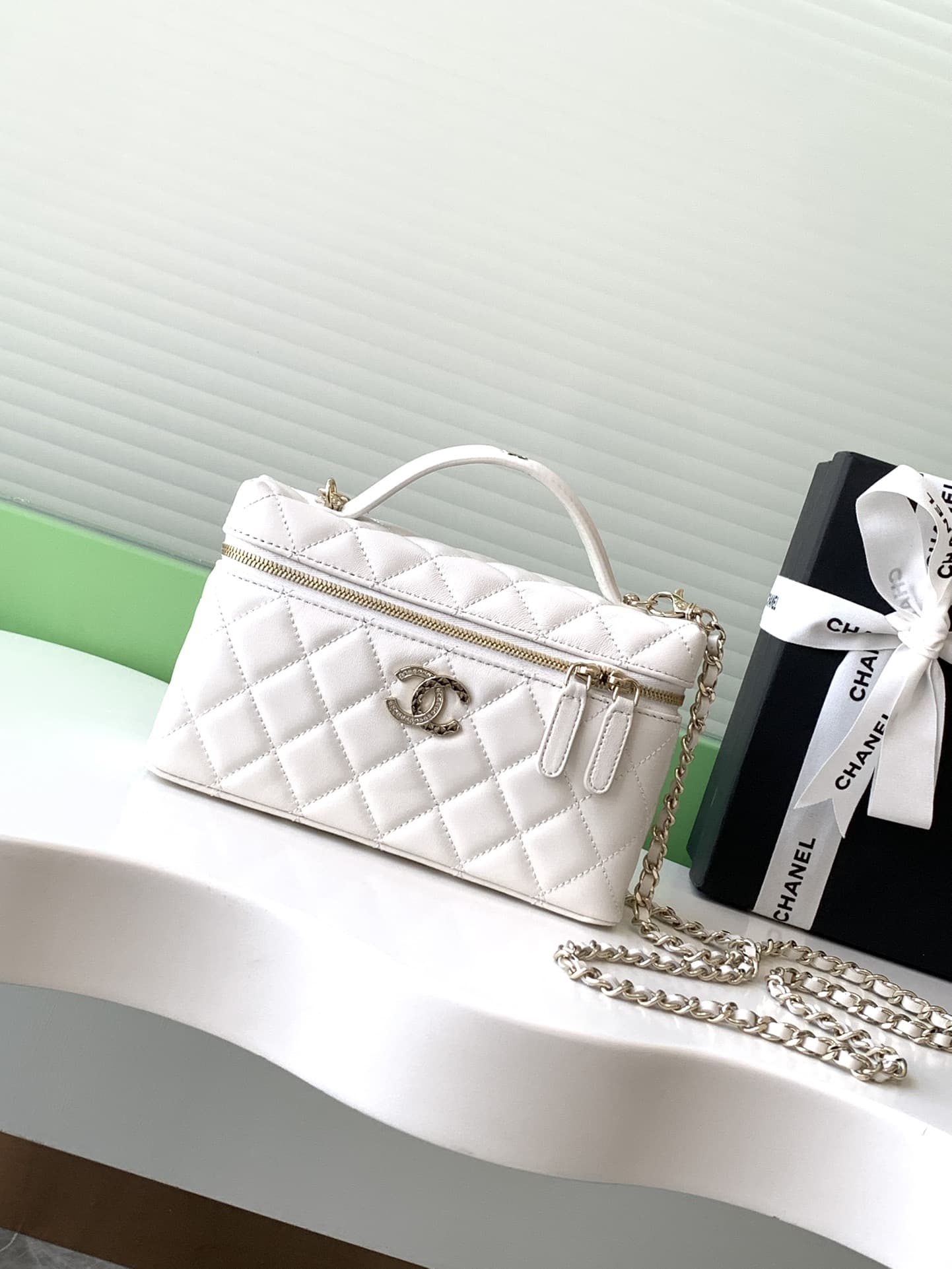 Chanel VANITY Lambskin LB15799 (1)