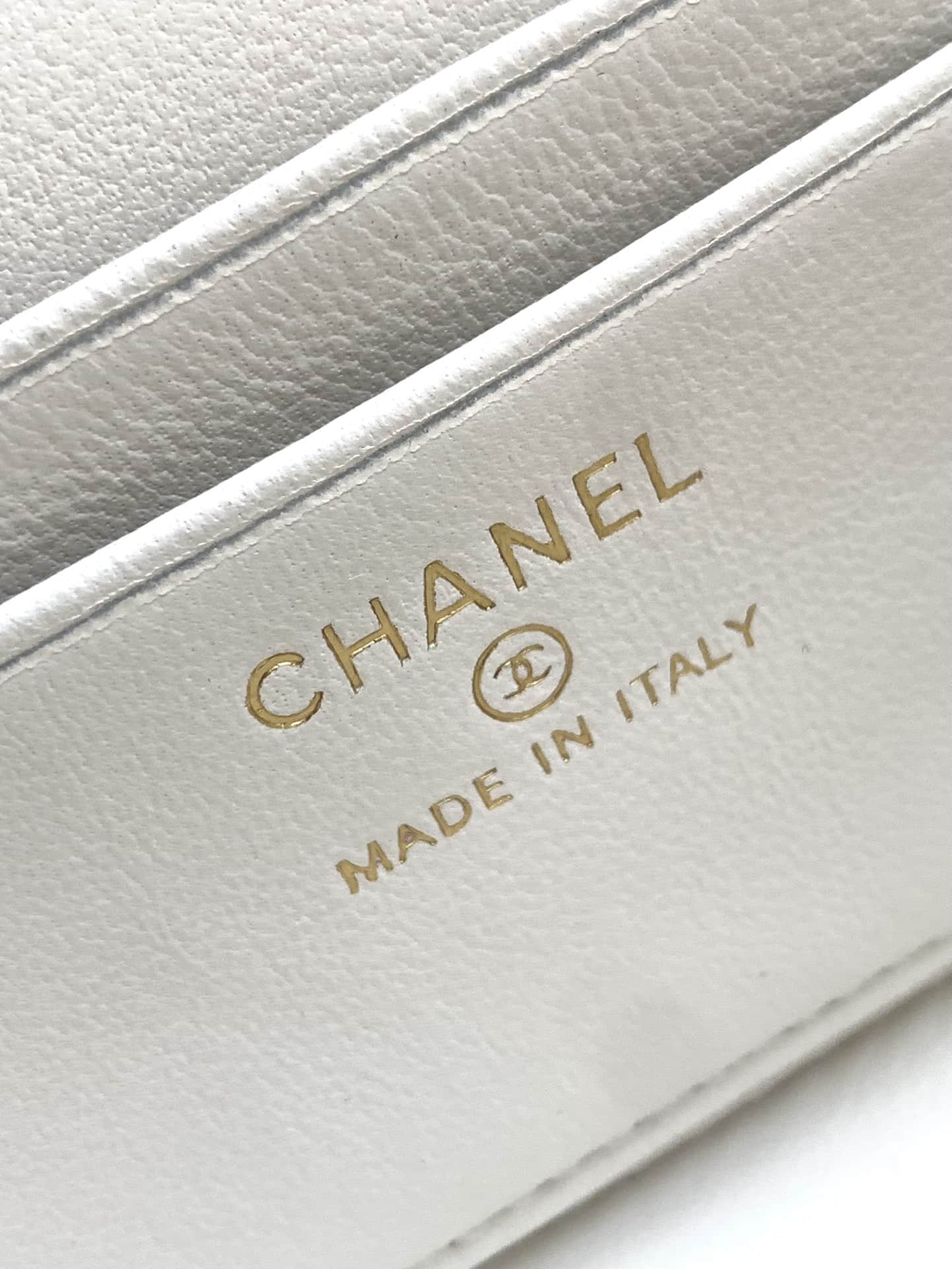 Chanel VANITY Lambskin LB15799 (2)