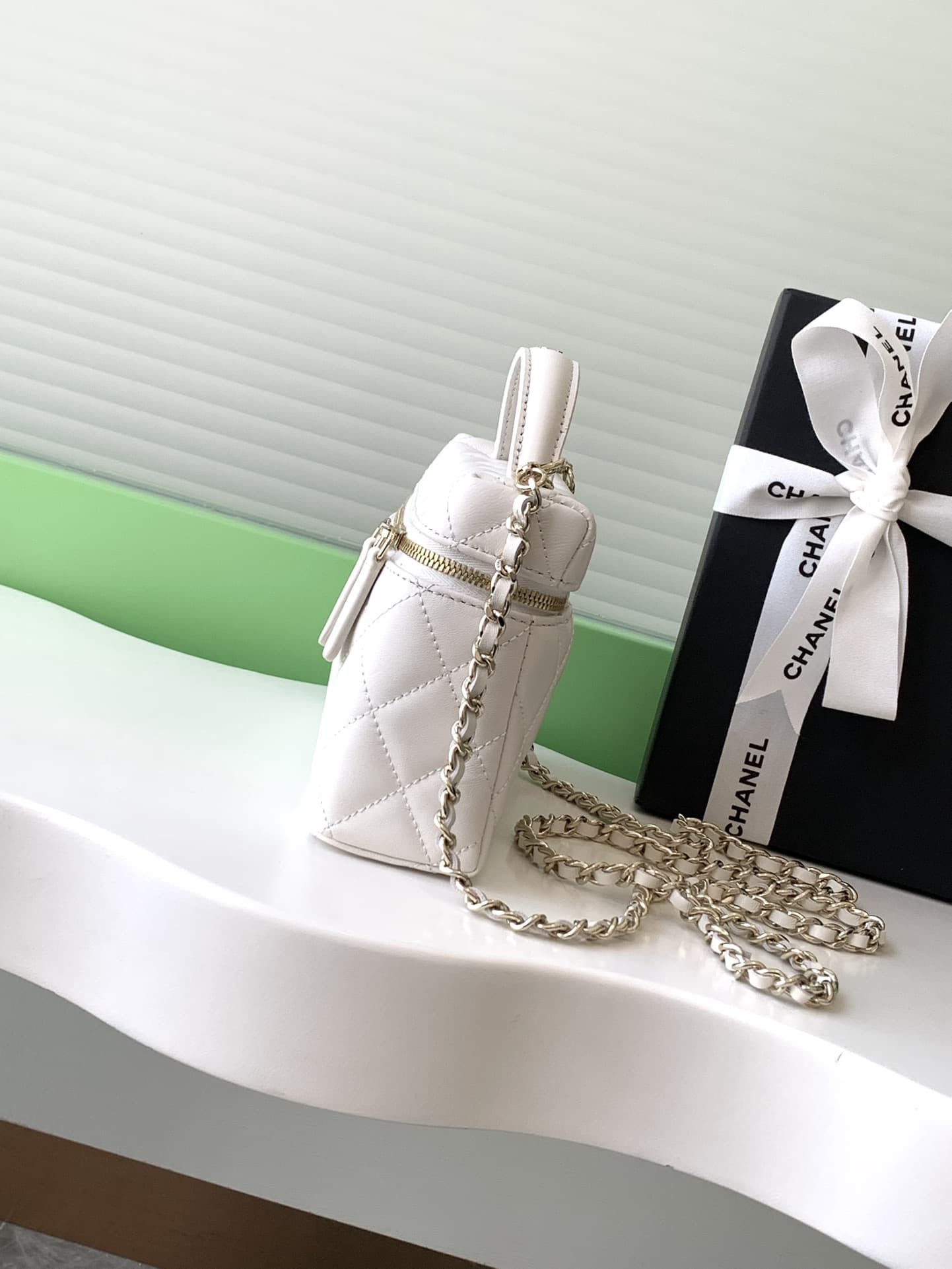 Chanel VANITY Lambskin LB15799 (3)