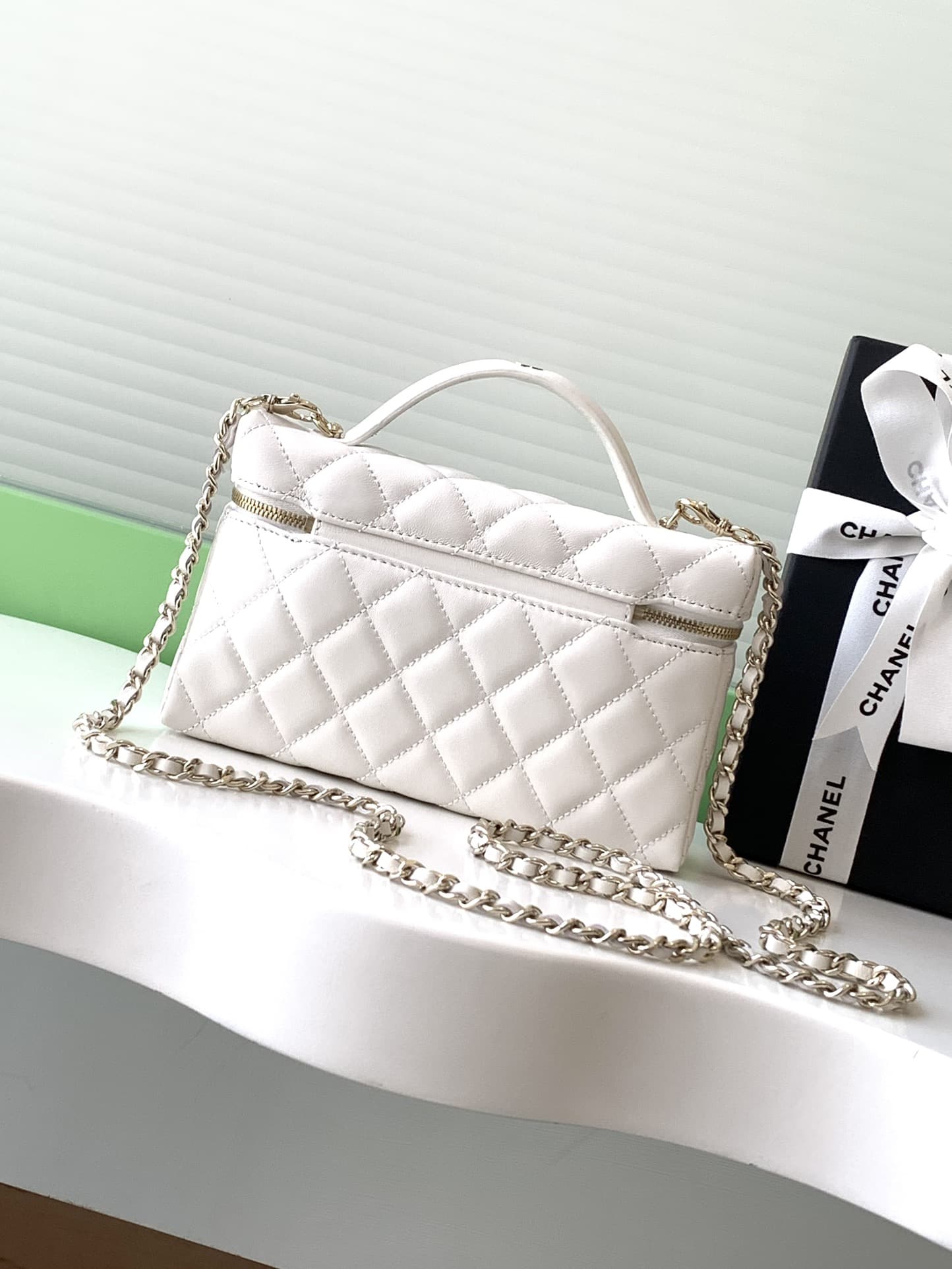 Chanel VANITY Lambskin LB15799 (4)