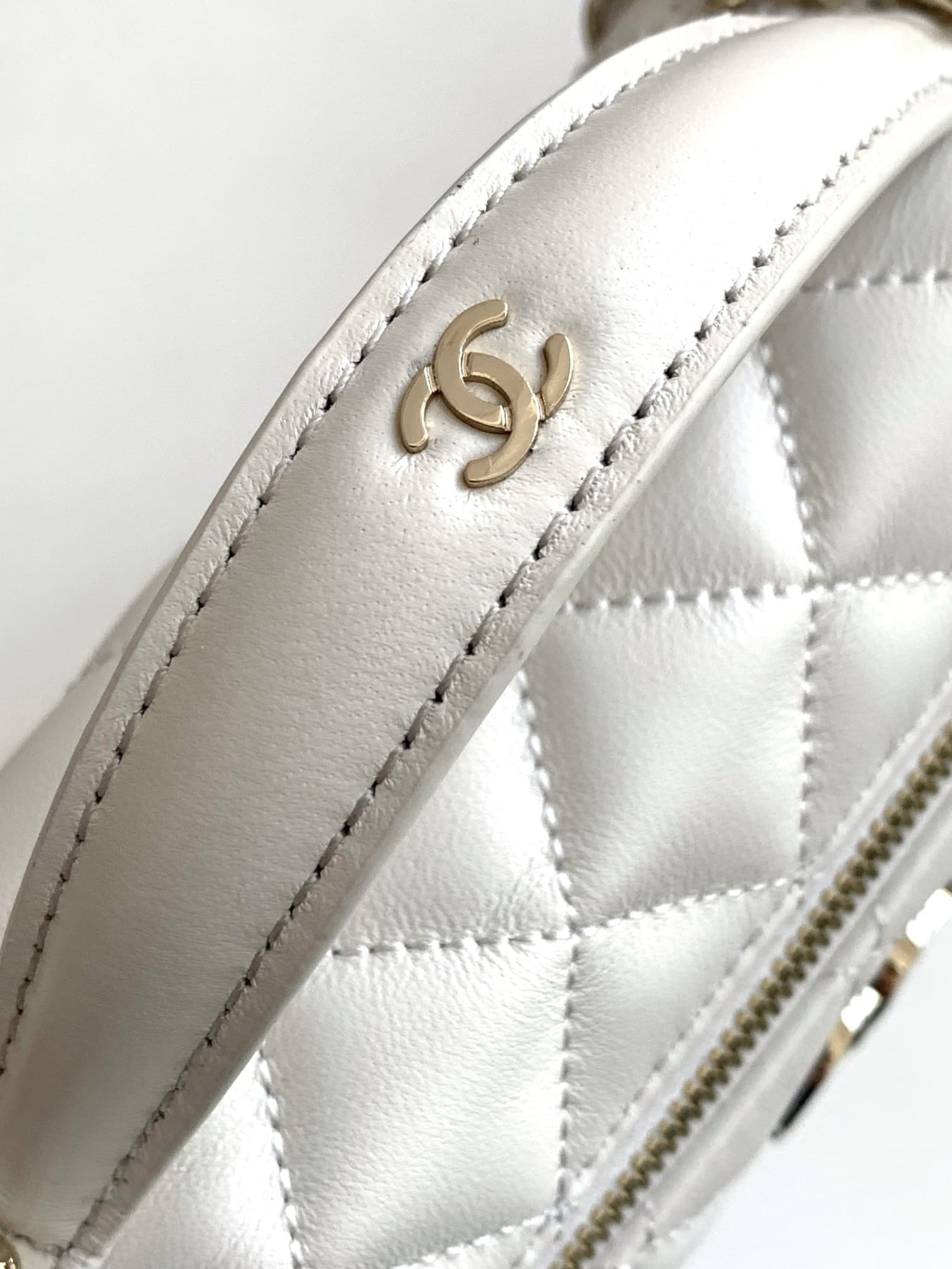 Chanel VANITY Lambskin LB15799 (5)