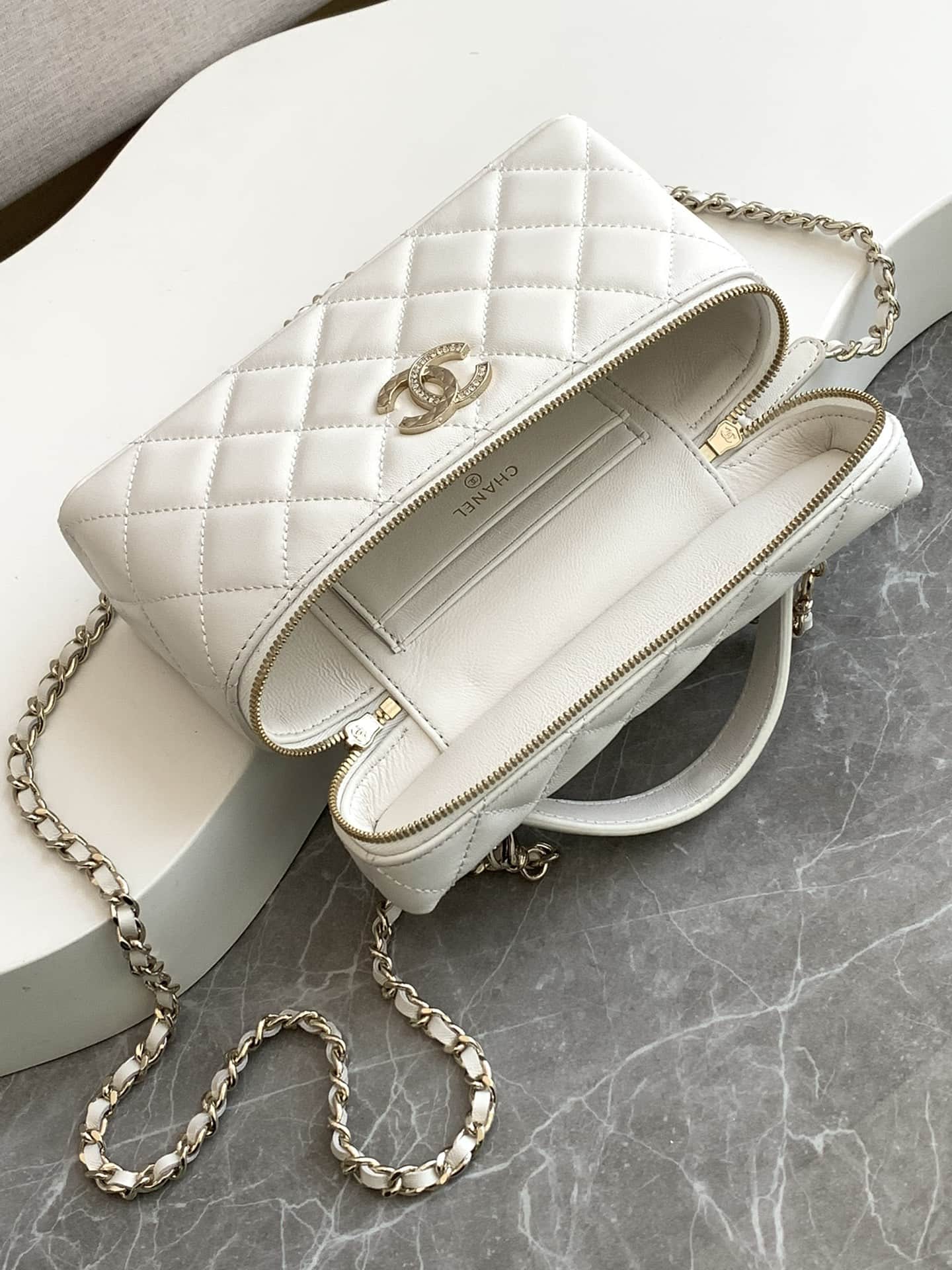 Chanel VANITY Lambskin LB15799 (6)