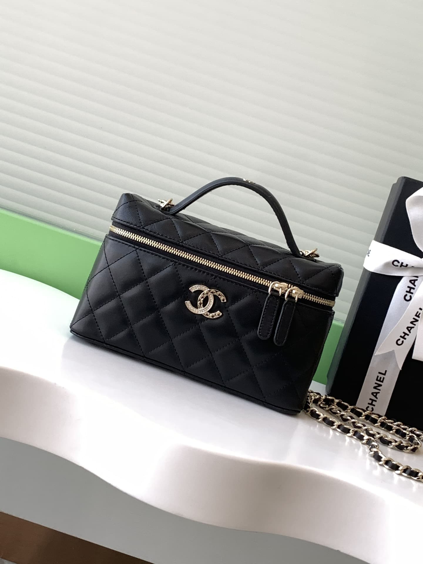 Chanel VANITY Lambskin LB15800 (1)