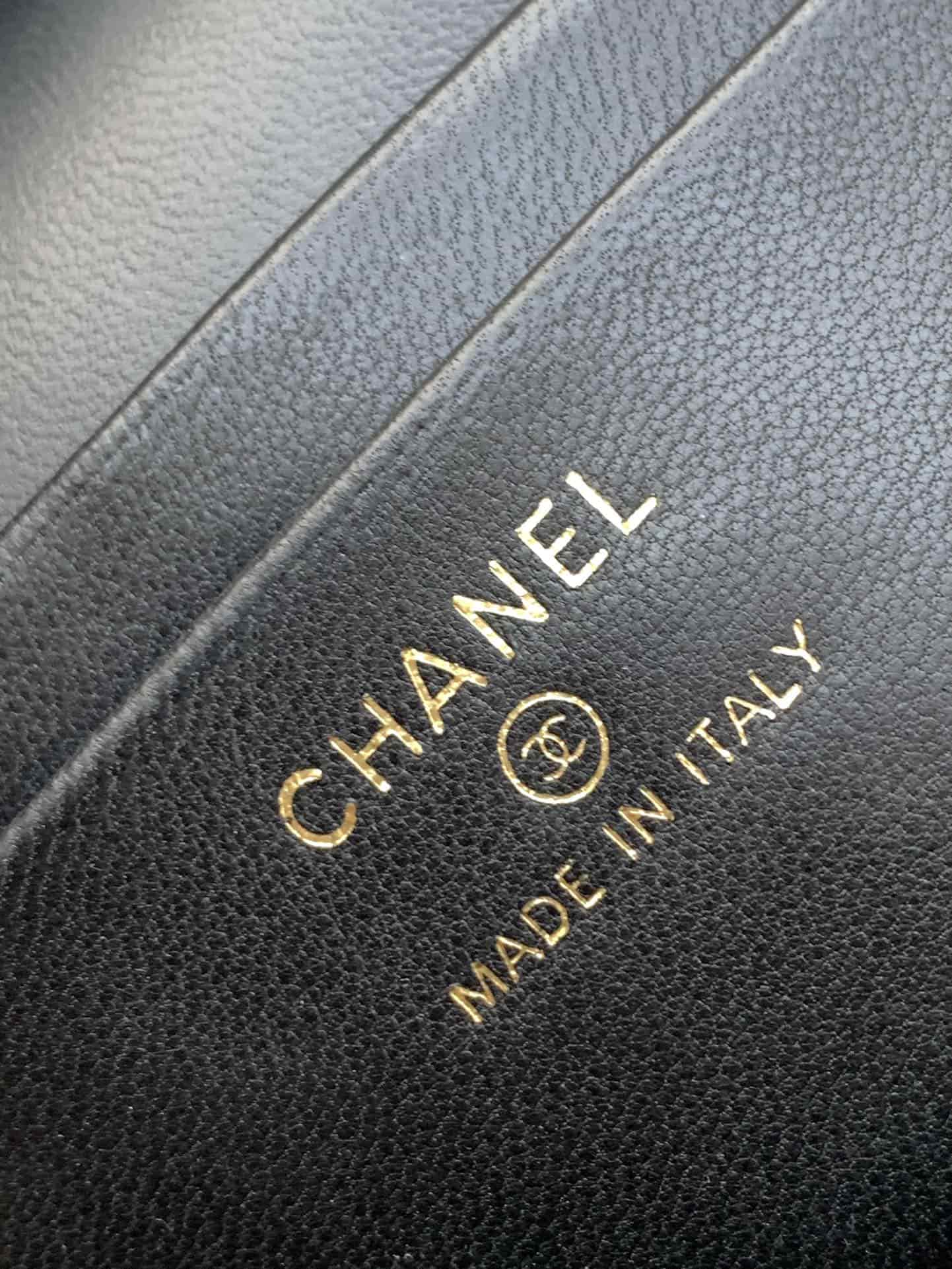 Chanel VANITY Lambskin LB15800 (2)