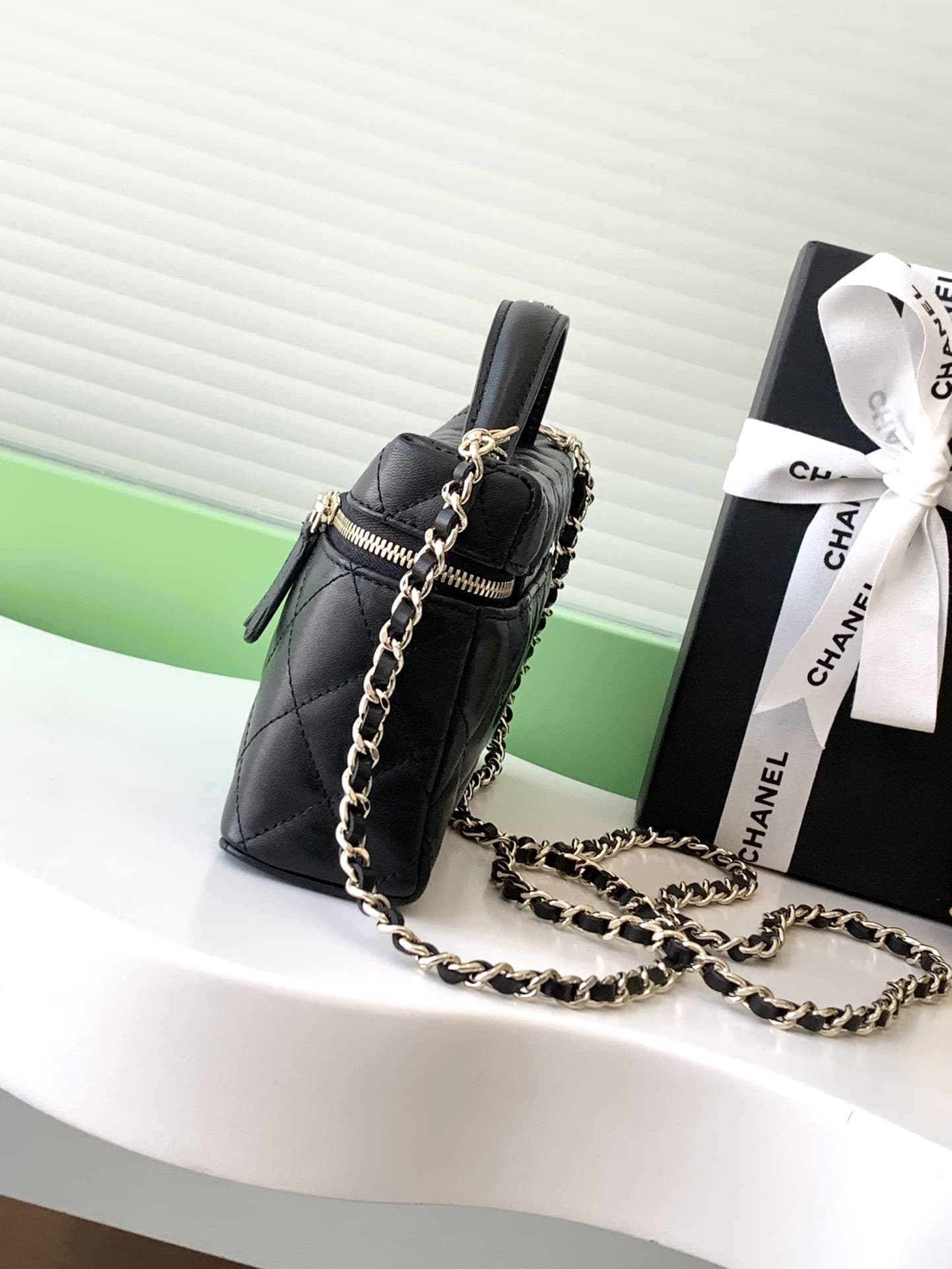 Chanel VANITY Lambskin LB15800 (3)