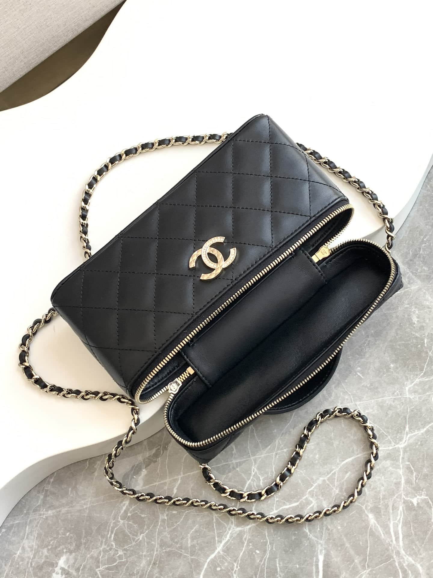 Chanel VANITY Lambskin LB15800 (5)