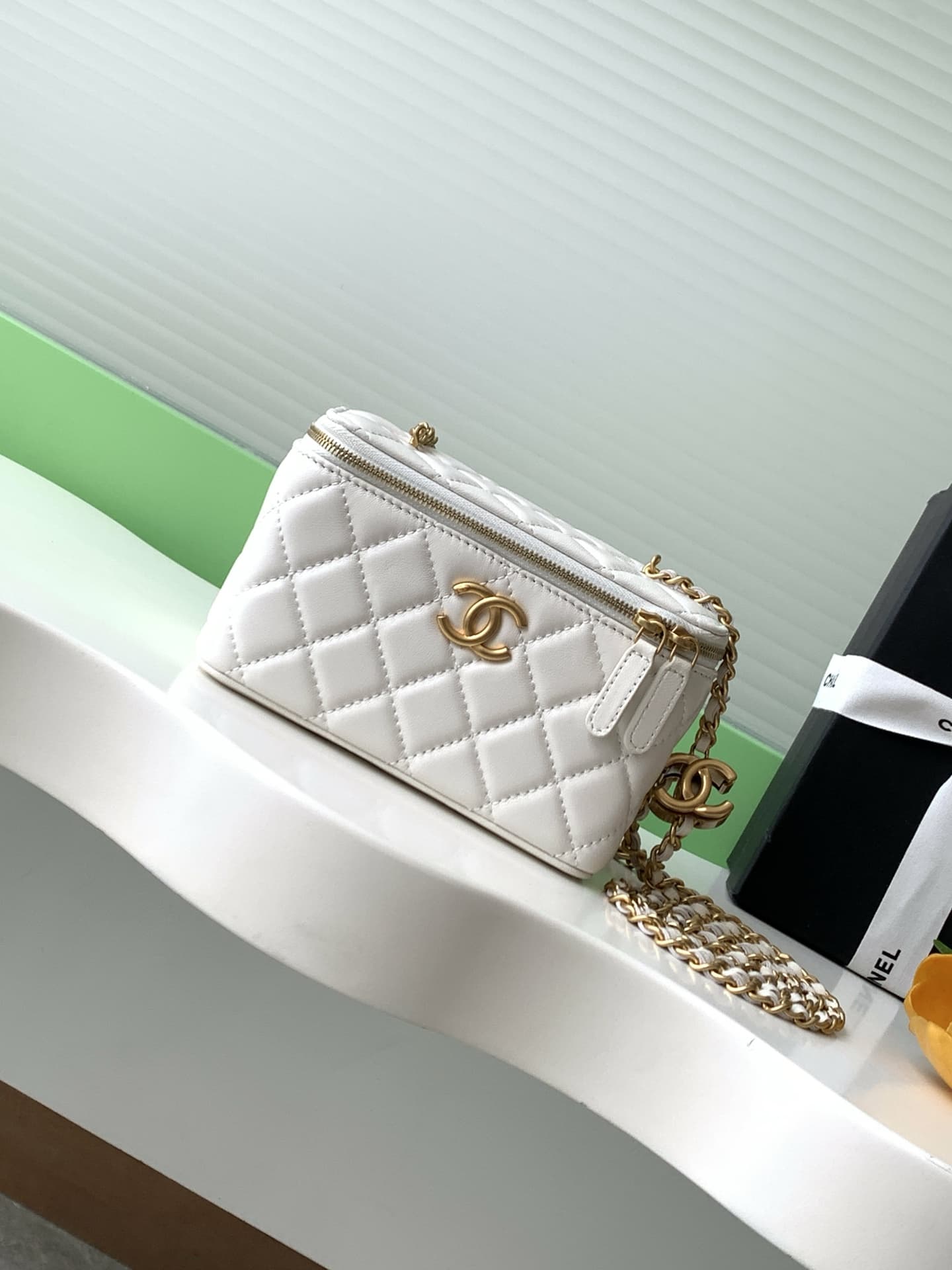 Chanel VANITY Lambskin LB16828 (1)