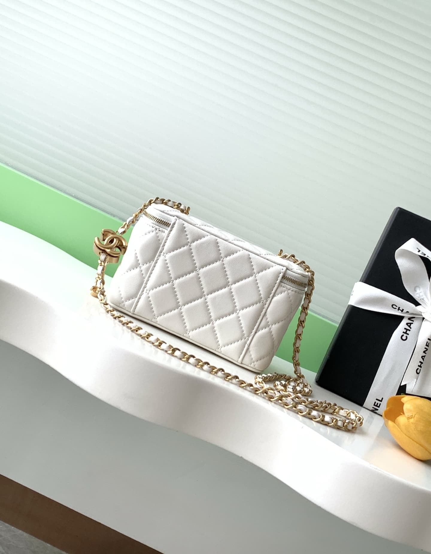 Chanel VANITY Lambskin LB16828 (4)
