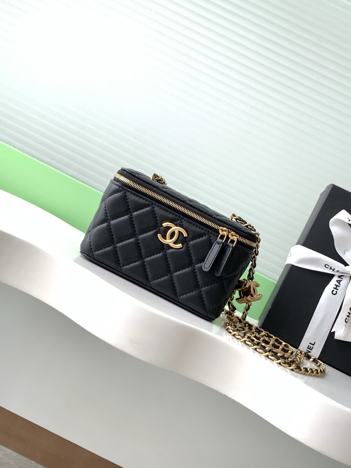 Chanel VANITY Lambskin LB16829 (1)