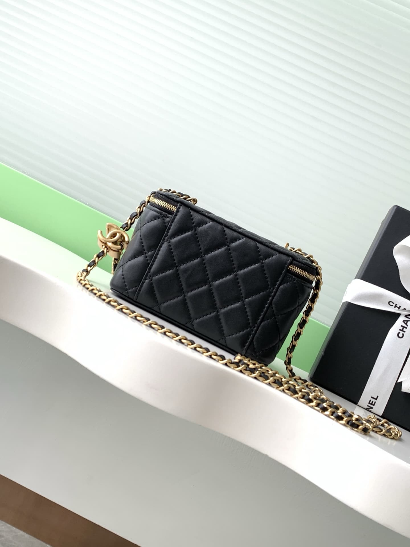 Chanel VANITY Lambskin LB16829 (3)