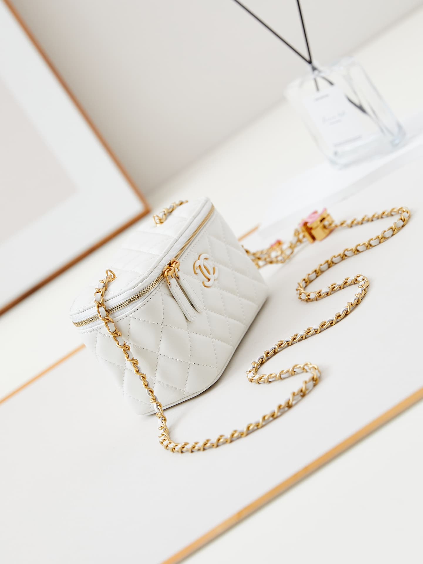 Chanel VANITY Lambskin LB16838 (3)