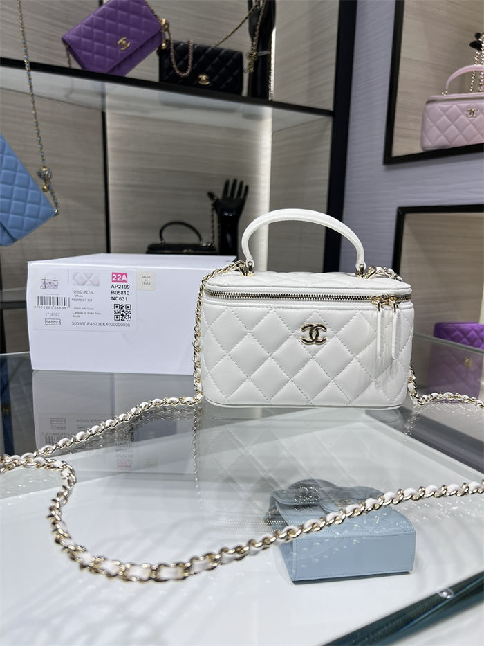 Chanel VANITY Lambskin LB6423 (1)