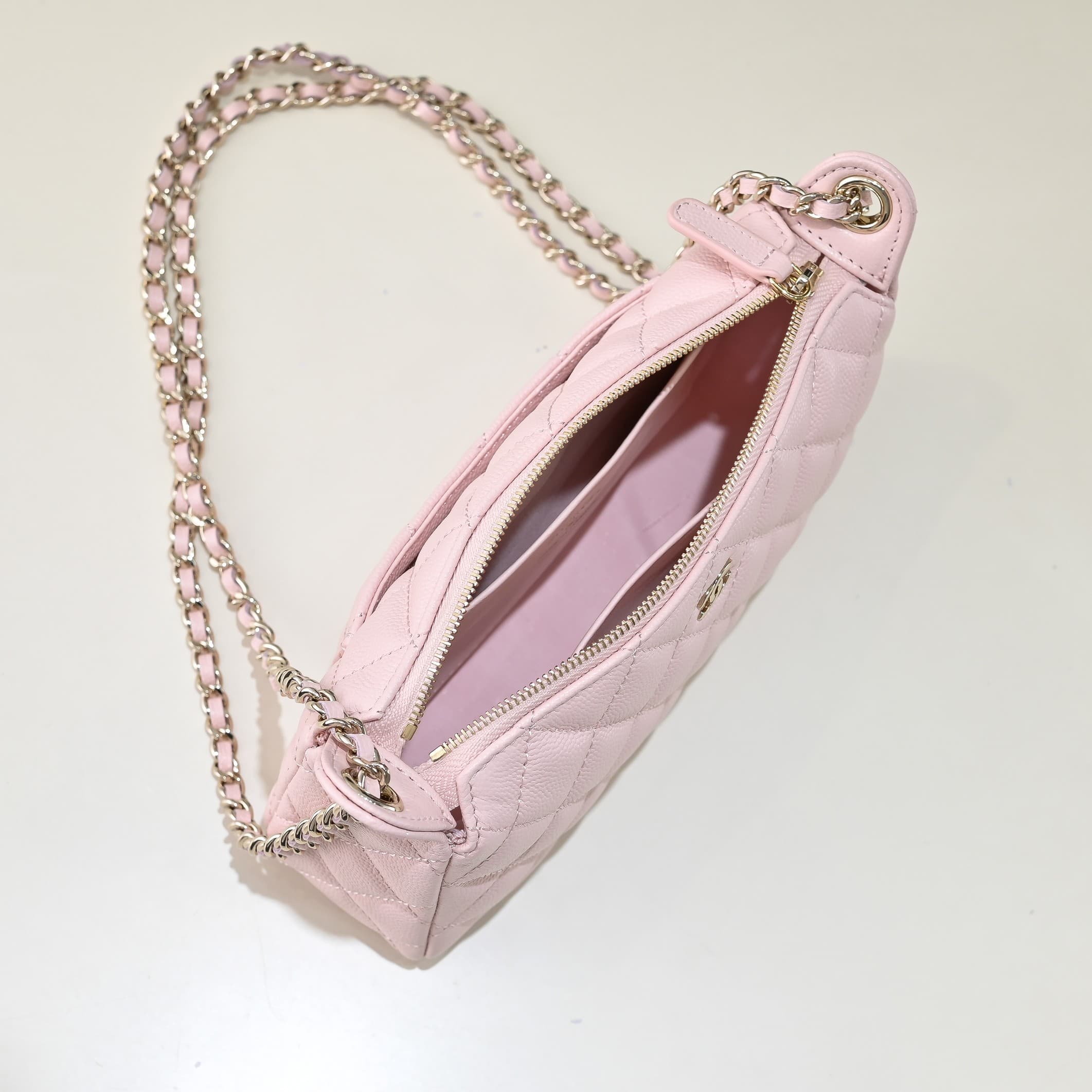 Chanel WOC Grained Shiny Calfskin LB22649 (1)